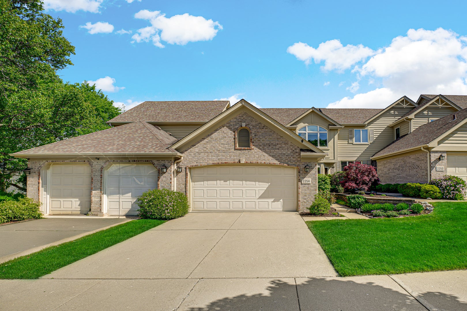 2254 Tamarack Drive, Downers Grove, IL 60515 2254 Tamarack Drive, Downers Grove, IL 60515