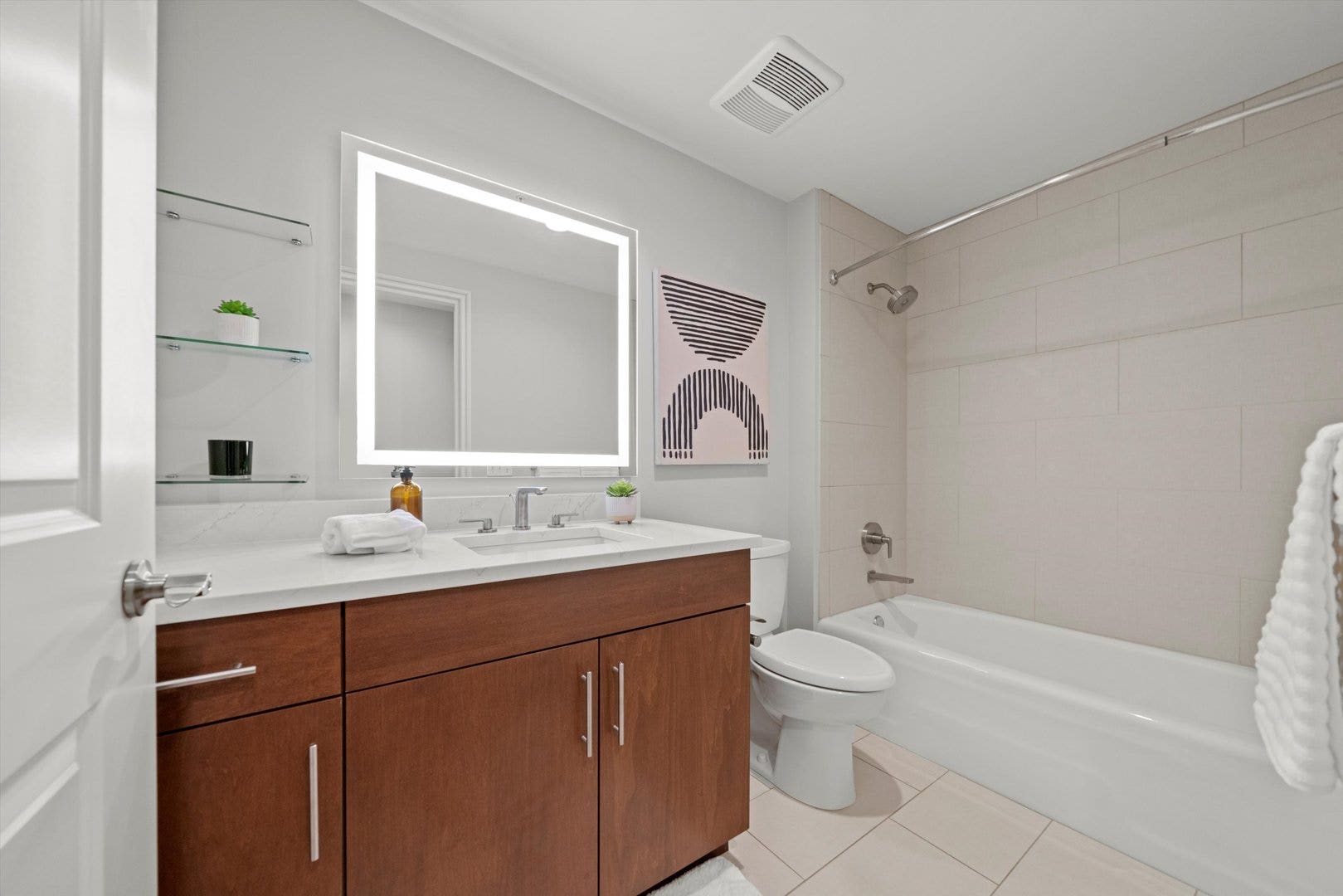 850 N Lake Shore Drive, #1801, Chicago, IL 60611 **Photo is of the model residence, representative