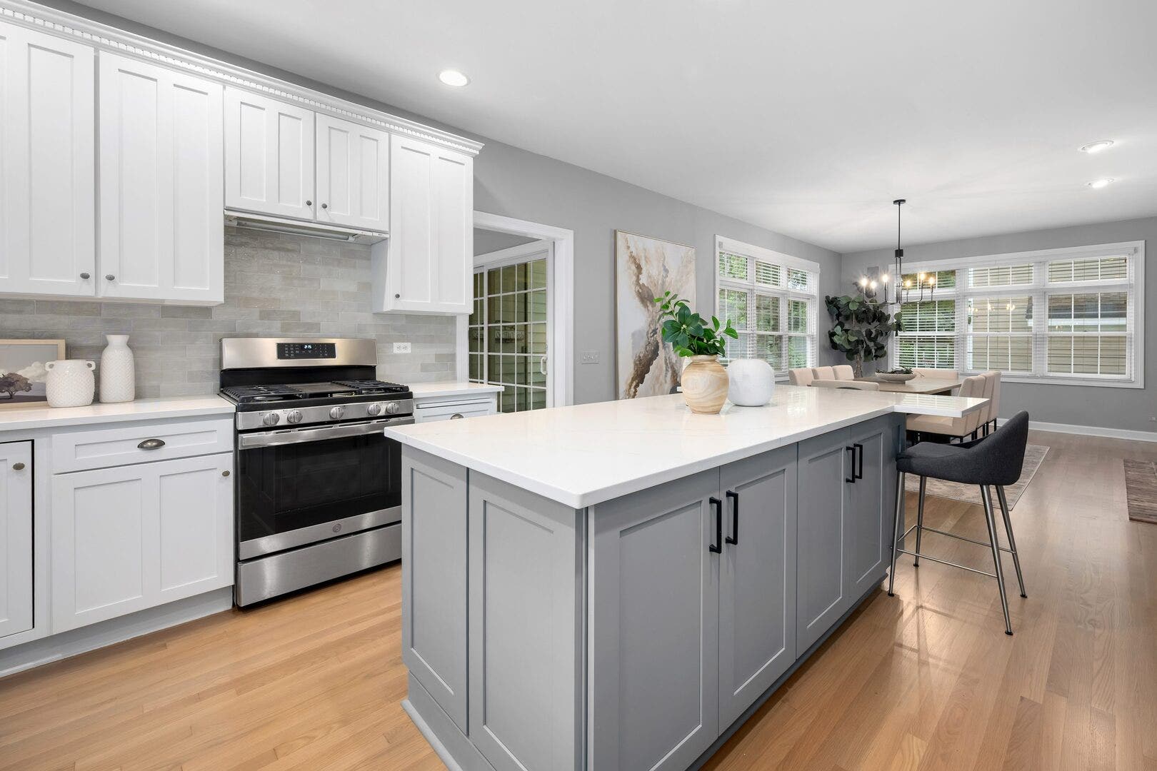 4829 Linscott Avenue, Downers Grove, IL 60515 4829 Linscott Avenue, Downers Grove, IL 60515