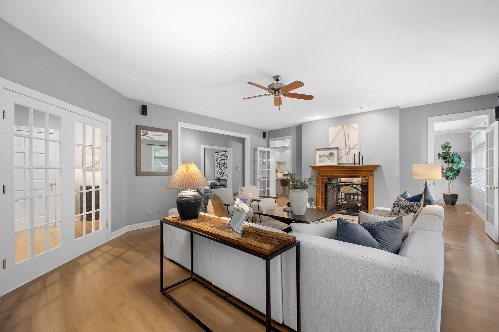 4829 Linscott Avenue, Downers Grove, IL 60515 4829 Linscott Avenue, Downers Grove, IL 60515