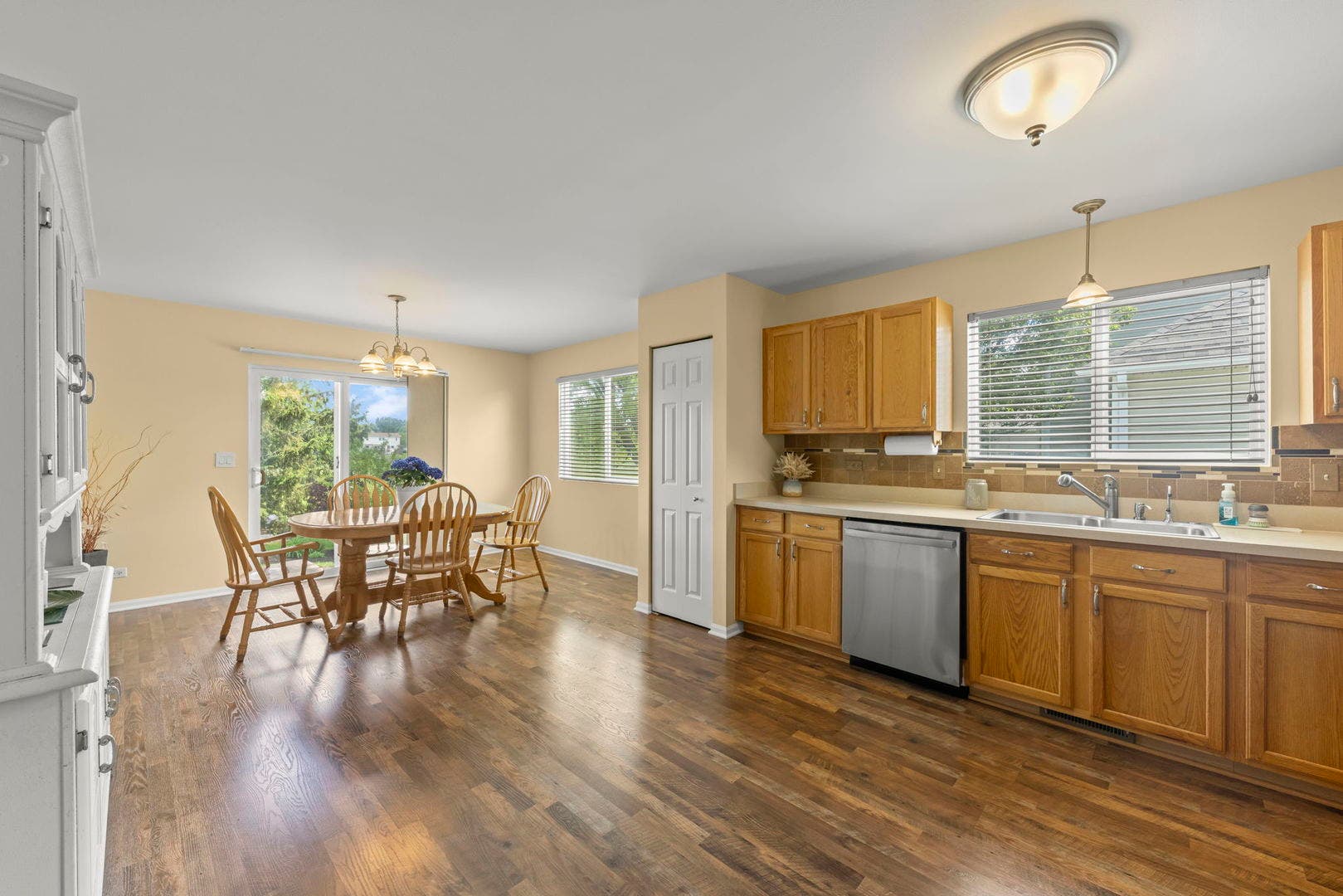 OPEN KITCHEN