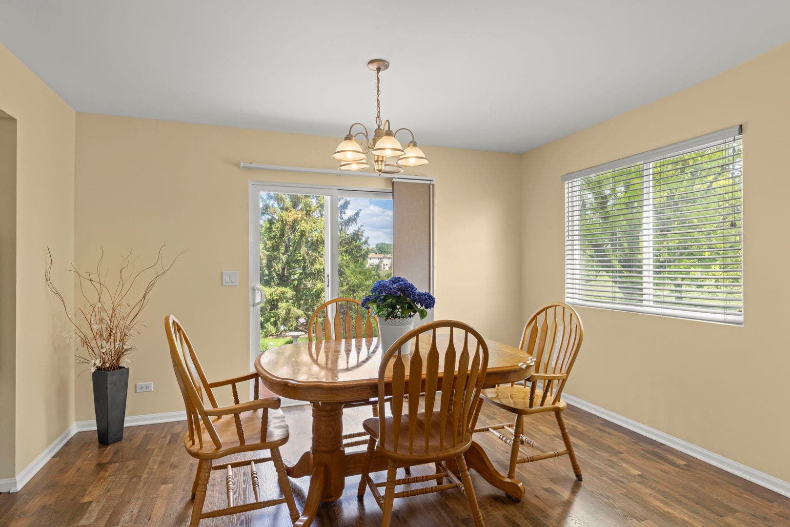 KICTHEN DINING AREA