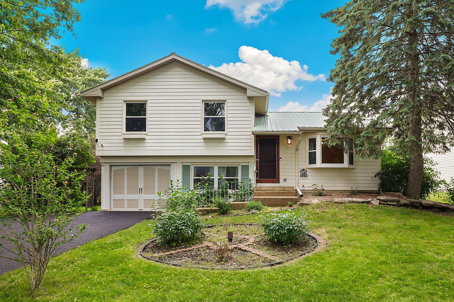 828 Tamms Lane, Bolingbrook, IL 60440