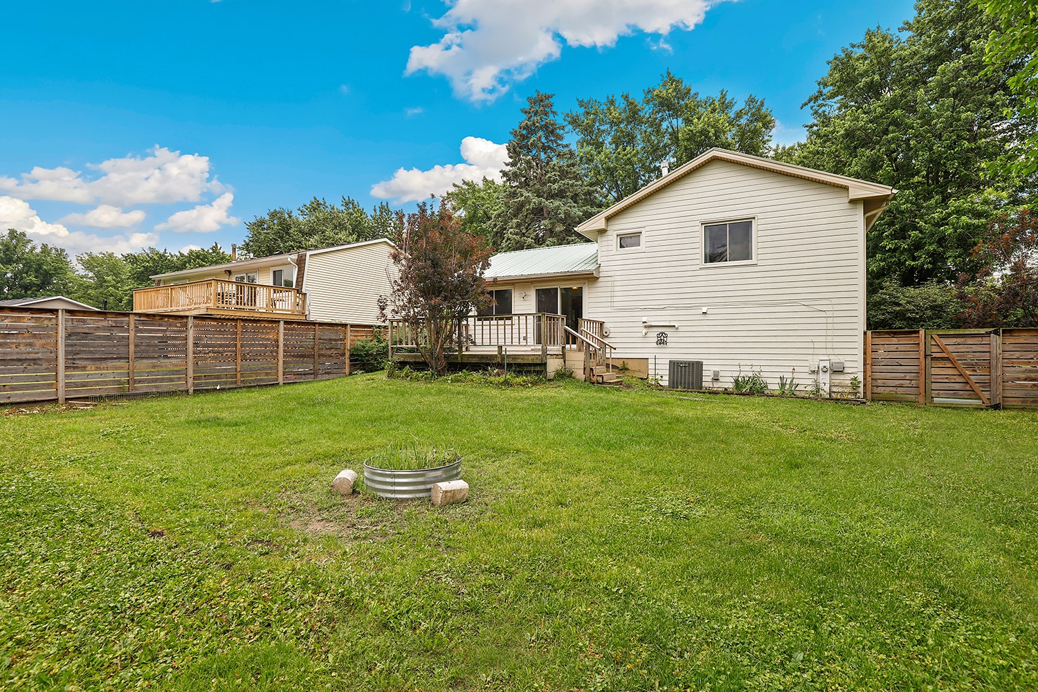 828 Tamms Lane, Bolingbrook, IL 60440