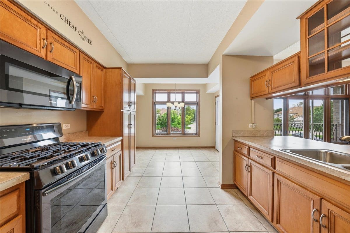 18550 Pine Lake Drive, #1a, Tinley Park, IL 60477