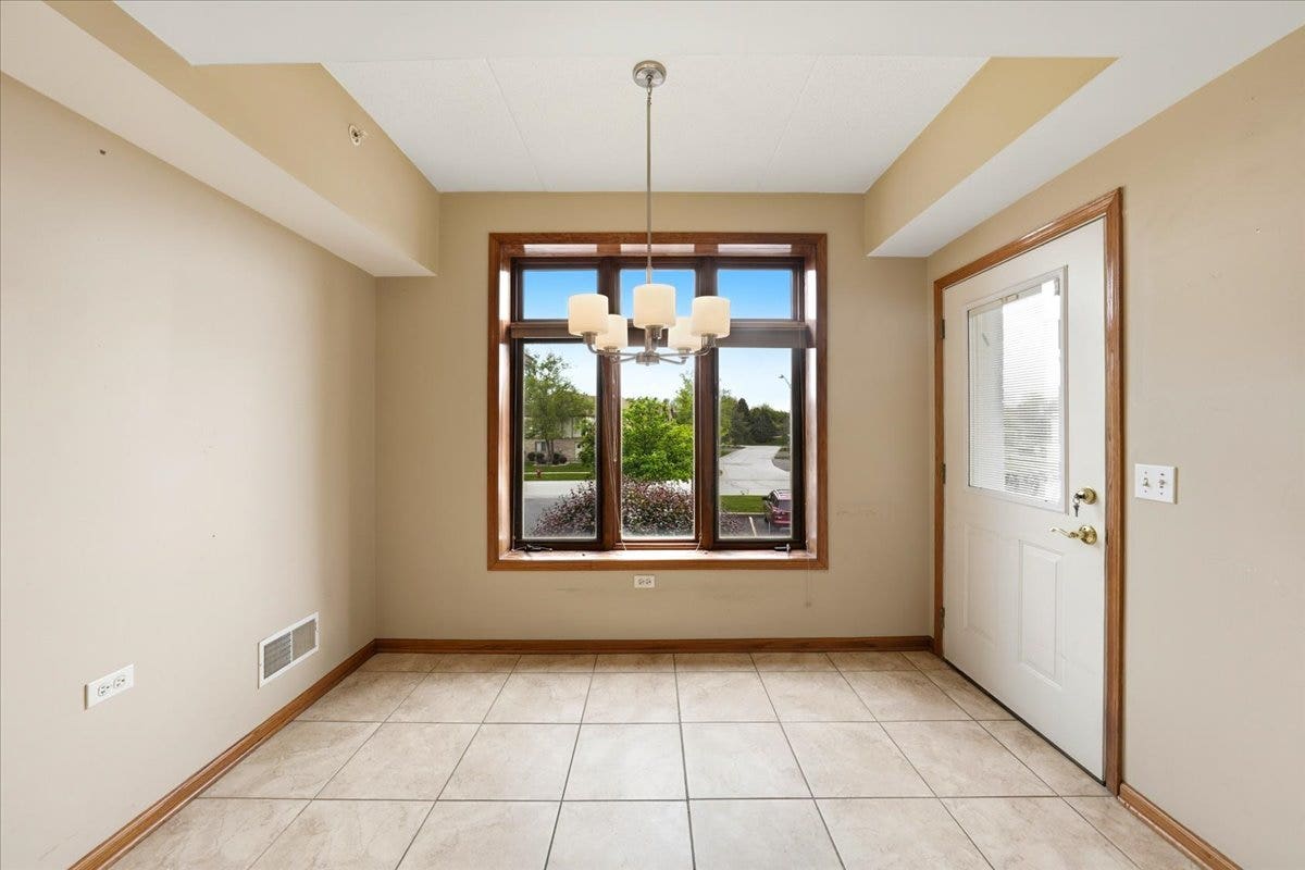 18550 Pine Lake Drive, #1a, Tinley Park, IL 60477