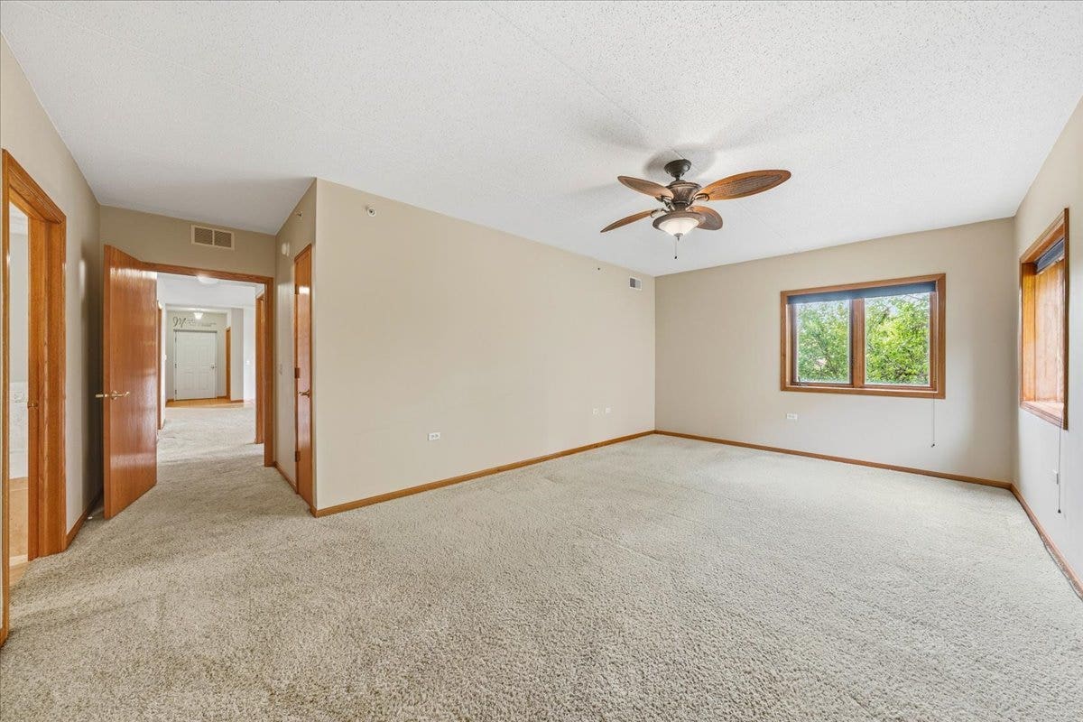 18550 Pine Lake Drive, #1a, Tinley Park, IL 60477