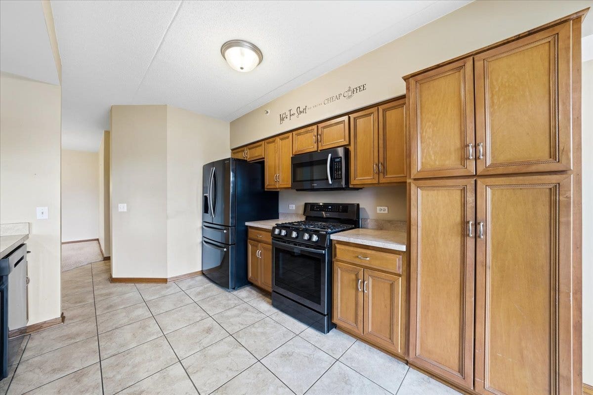 18550 Pine Lake Drive, #1a, Tinley Park, IL 60477