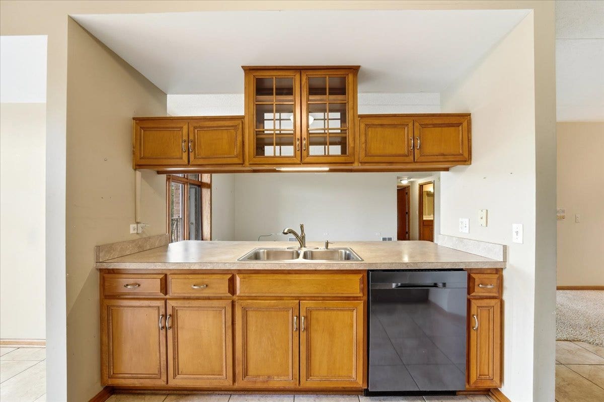 18550 Pine Lake Drive, #1a, Tinley Park, IL 60477