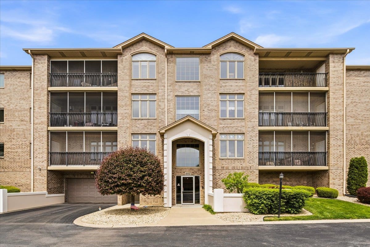18550 Pine Lake Drive, #1a, Tinley Park, IL 60477