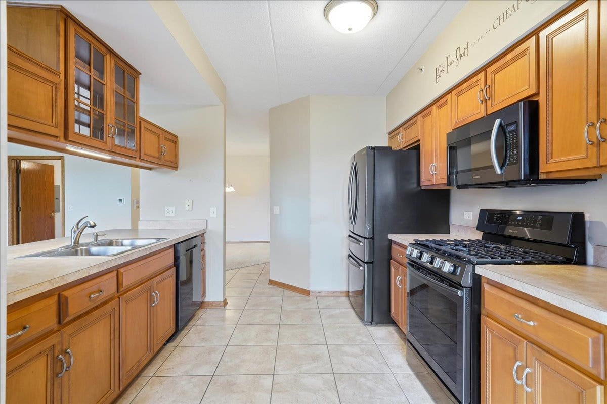 18550 Pine Lake Drive, #1a, Tinley Park, IL 60477