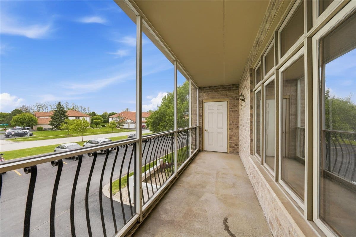18550 Pine Lake Drive, #1a, Tinley Park, IL 60477