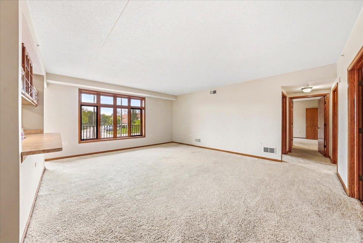 18550 Pine Lake Drive, #1a, Tinley Park, IL 60477