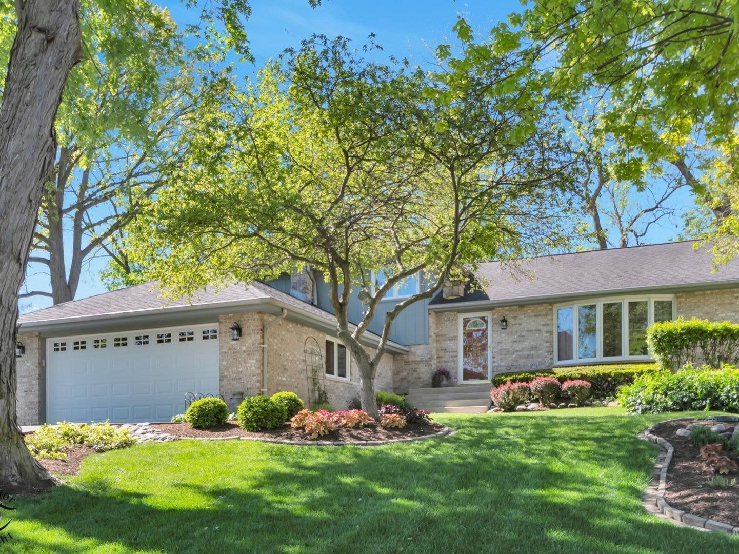 15903 W Shady Lane, Homer Glen, IL 60491 WELCOME HOME TO 15903 W. SHADY LANE
