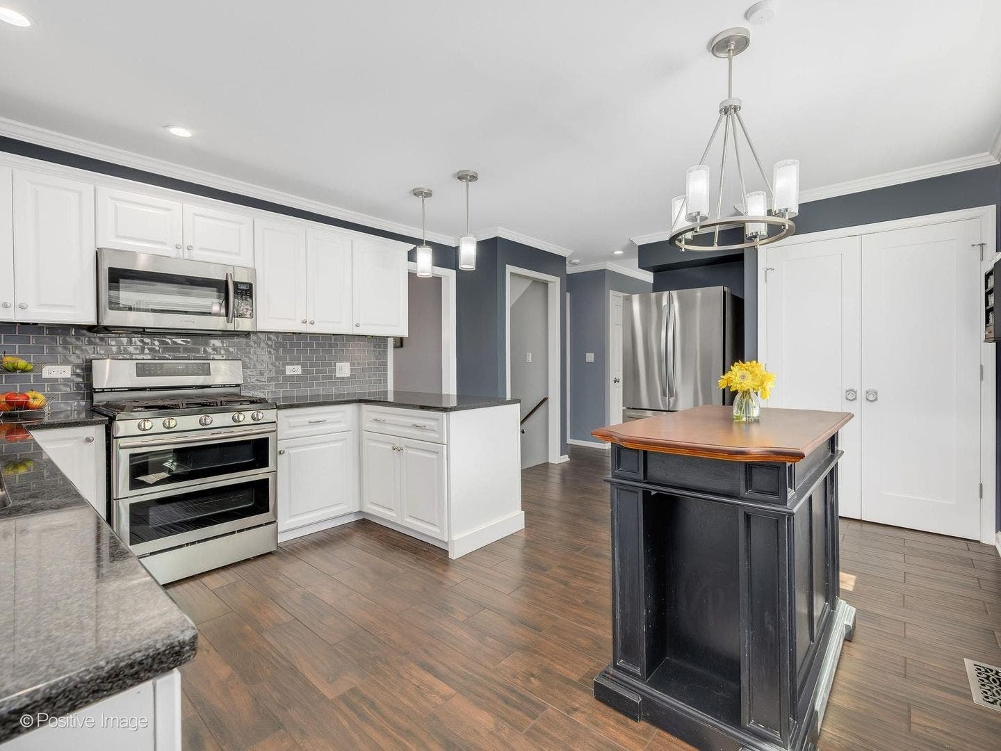 1525 Almond Court, Downers Grove, IL 60515 1525 Almond Court, Downers Grove, IL 60515