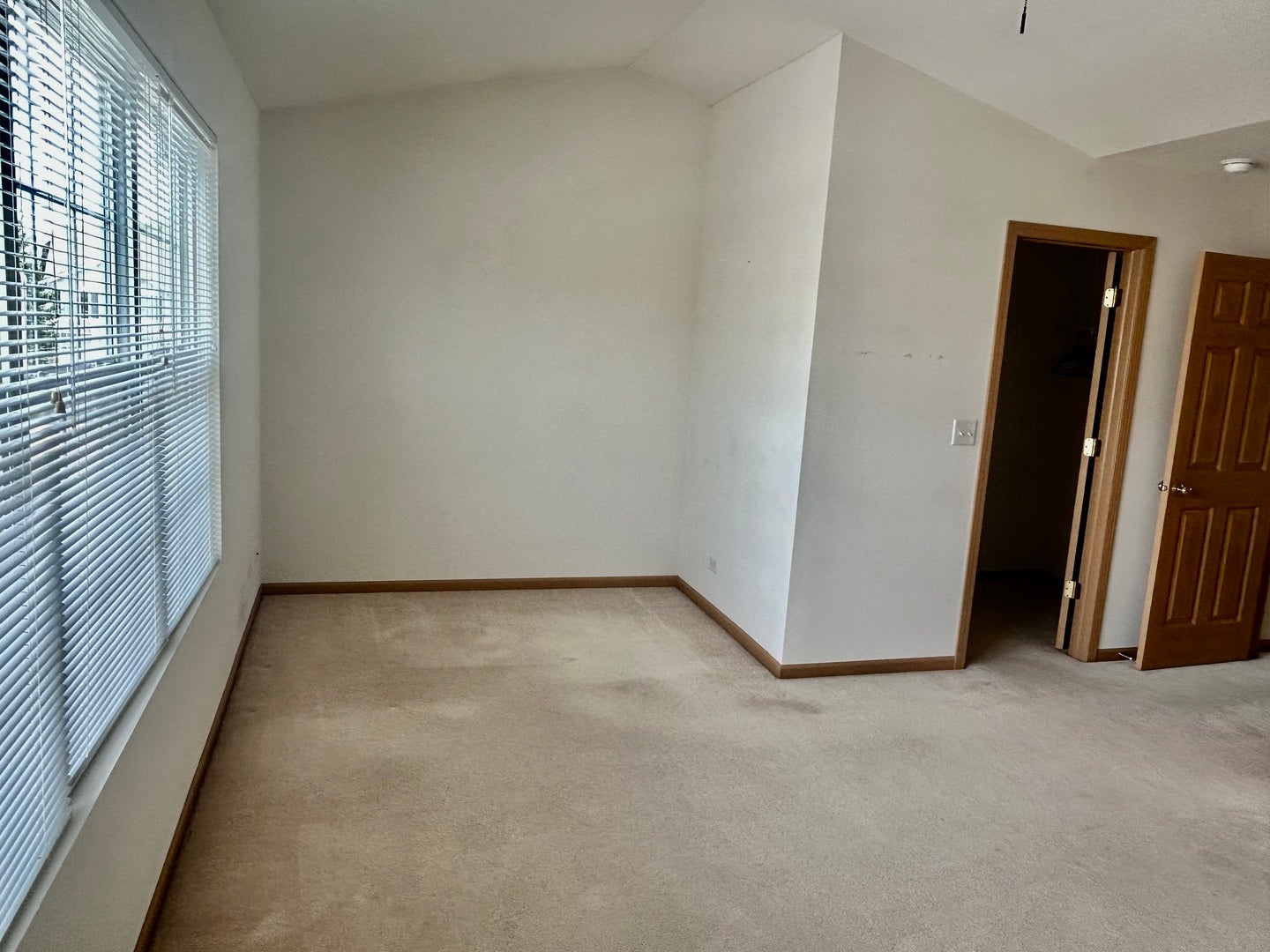 2482 Stoughton Circle, Aurora, IL 60502 2482 Stoughton Circle, Aurora, IL 60502