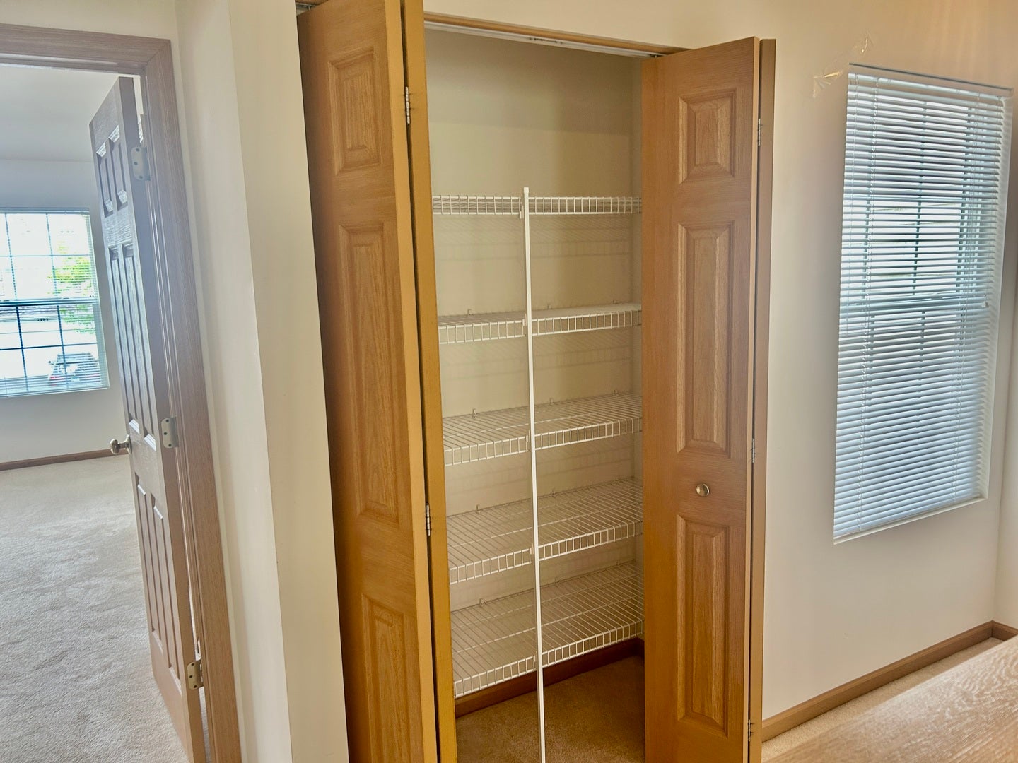 2482 Stoughton Circle, Aurora, IL 60502 2482 Stoughton Circle, Aurora, IL 60502