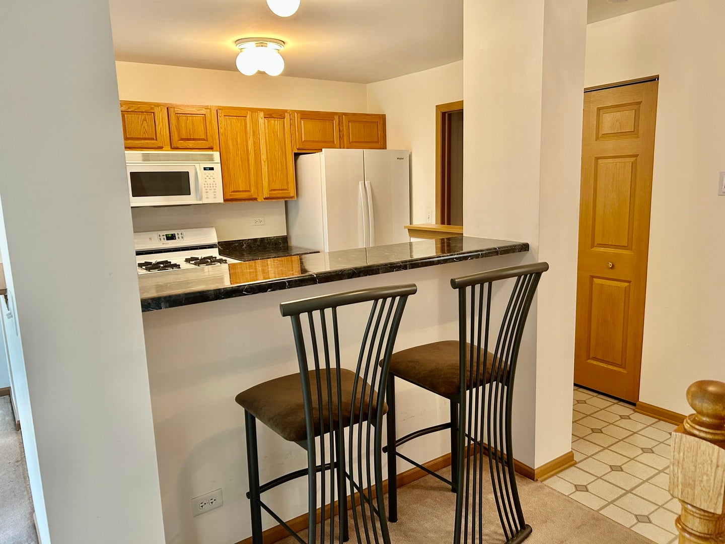 2482 Stoughton Circle, Aurora, IL 60502 2482 Stoughton Circle, Aurora, IL 60502