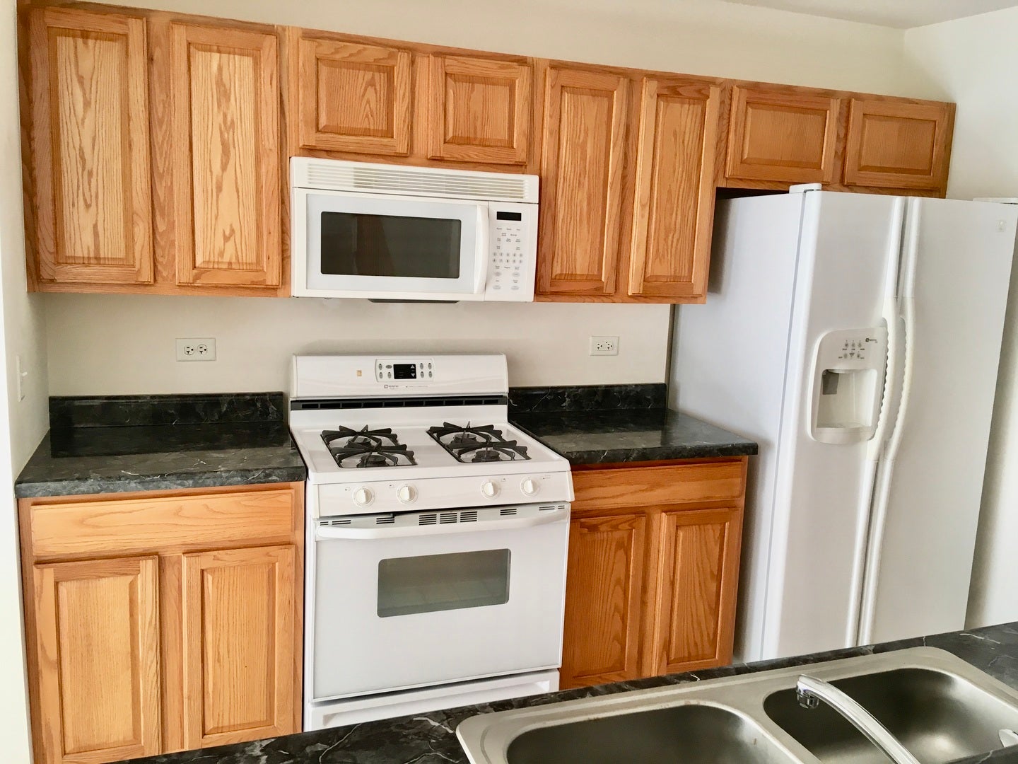 2482 Stoughton Circle, Aurora, IL 60502 2482 Stoughton Circle, Aurora, IL 60502