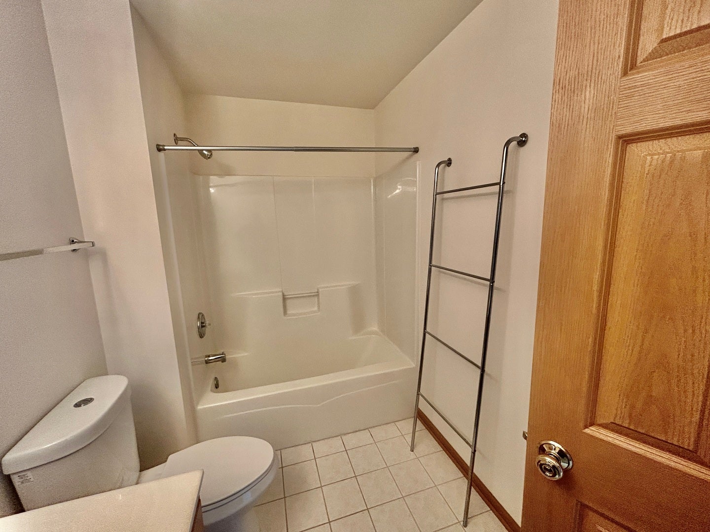 2482 Stoughton Circle, Aurora, IL 60502 2482 Stoughton Circle, Aurora, IL 60502