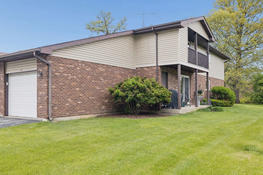 Property photo for 417 Manor Court, #B, New Lenox, IL