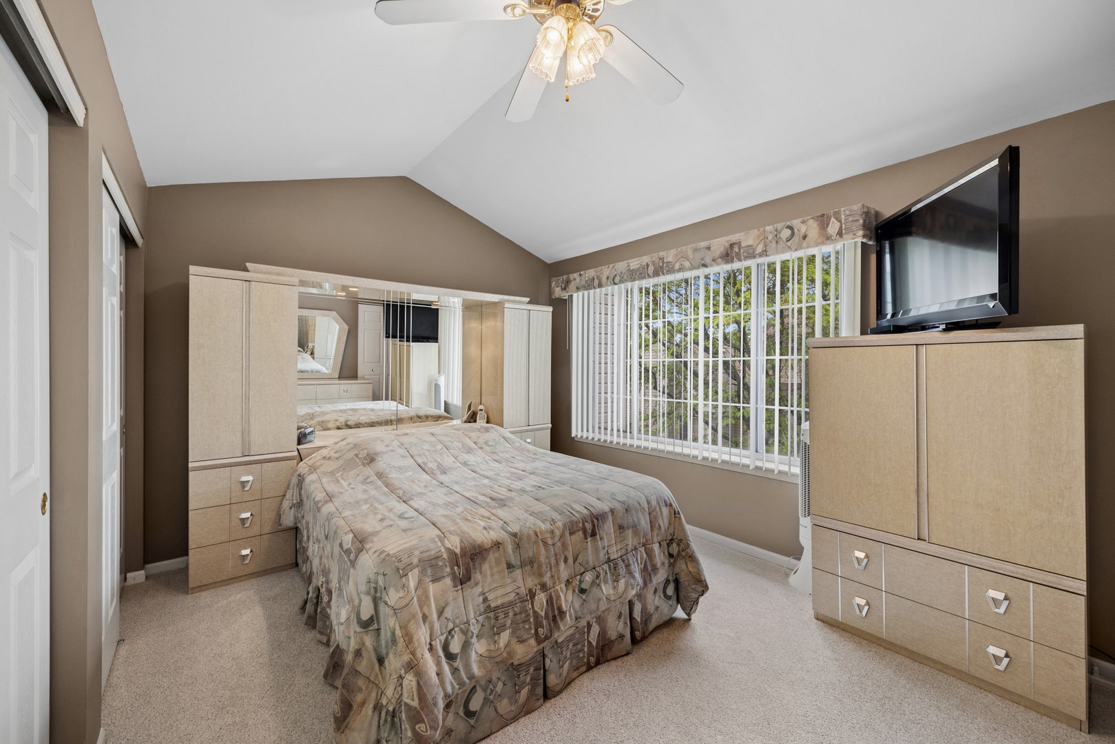 313 Candlelight Court, Bolingbrook, IL 60440