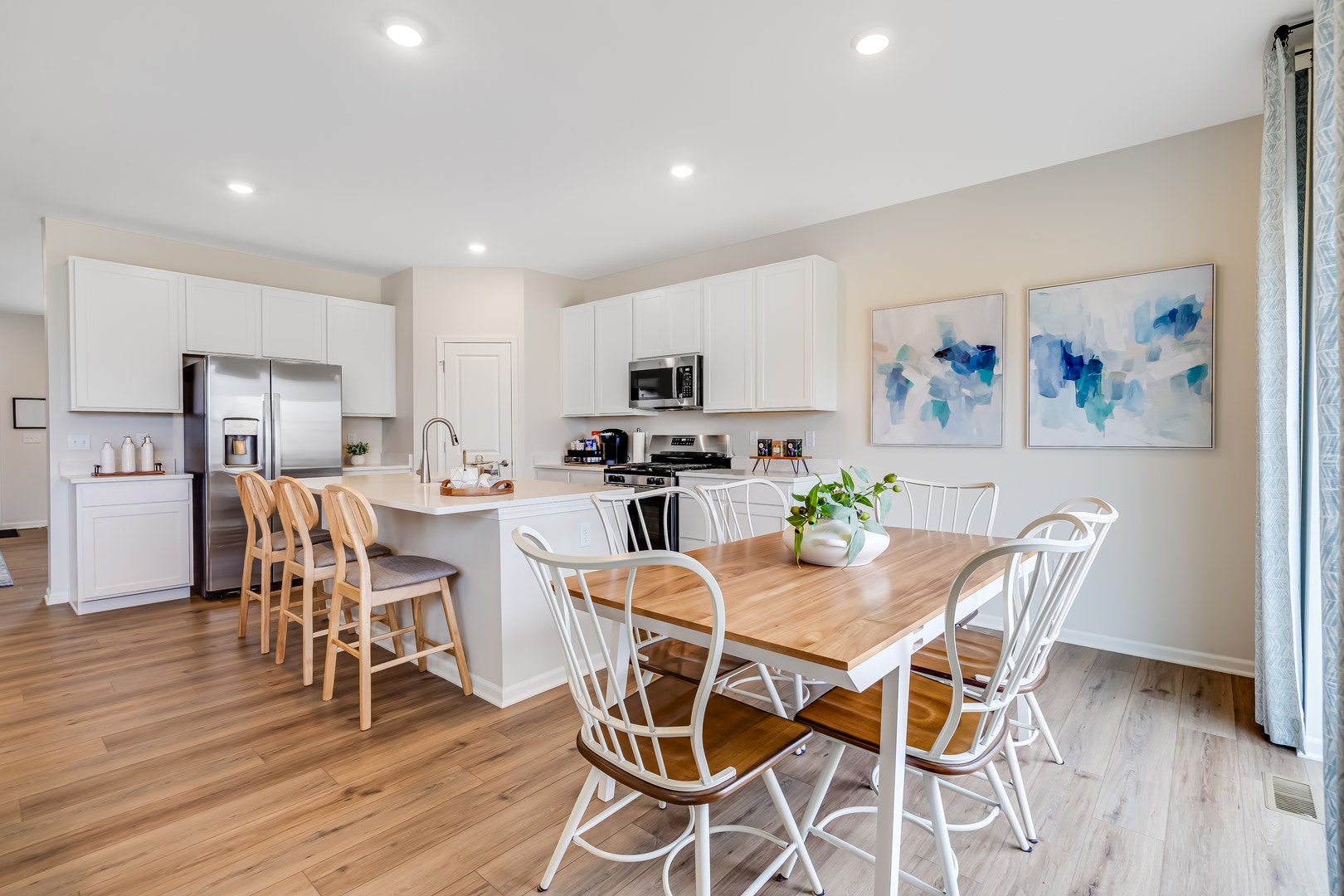 558 Ayre Drive, Elgin, IL 60124 558 Ayre Drive, Elgin, IL 60124
