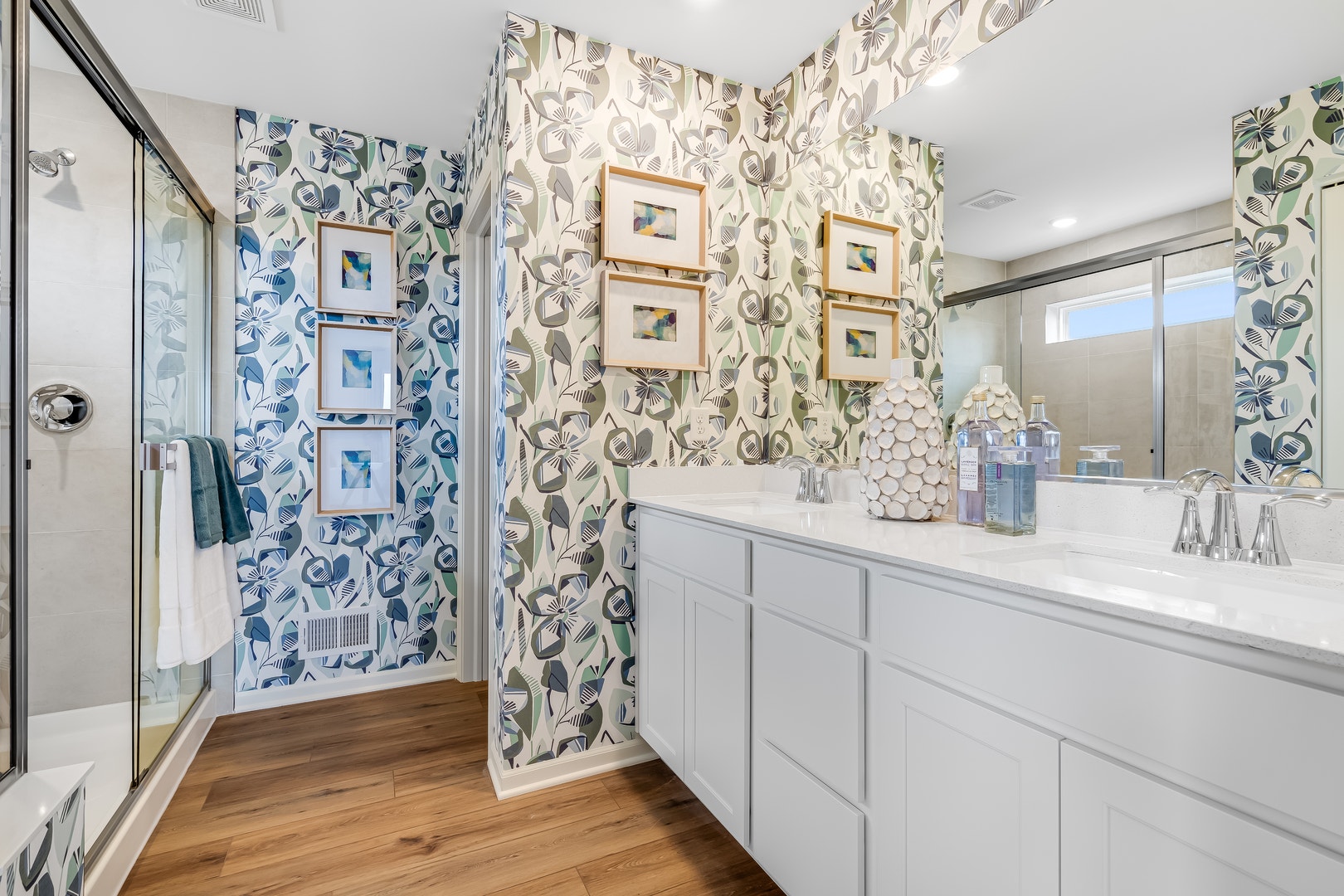 558 Ayre Drive, Elgin, IL 60124 558 Ayre Drive, Elgin, IL 60124