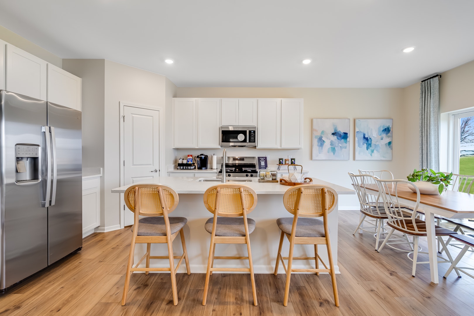 558 Ayre Drive, Elgin, IL 60124 558 Ayre Drive, Elgin, IL 60124