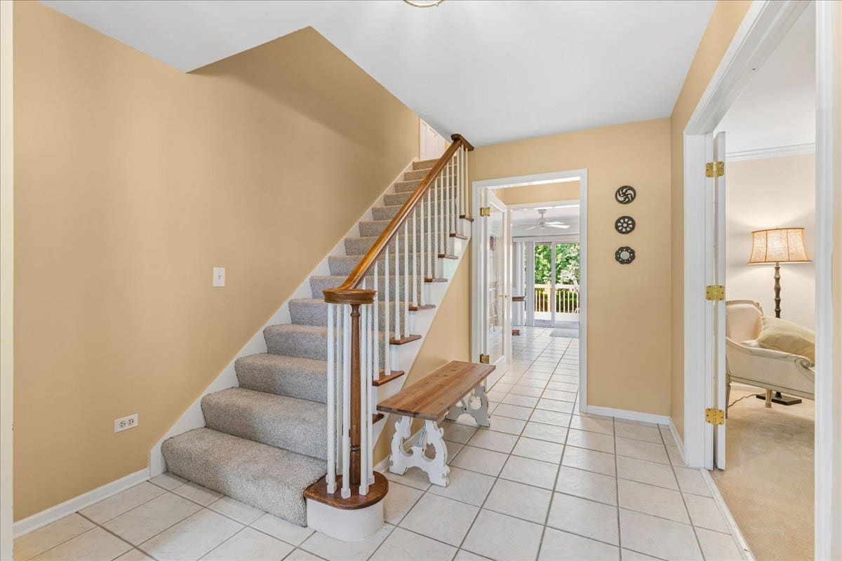 2244 Country Knoll Lane, Elgin, IL 60123 2244 Country Knoll Lane, Elgin, IL 60123
