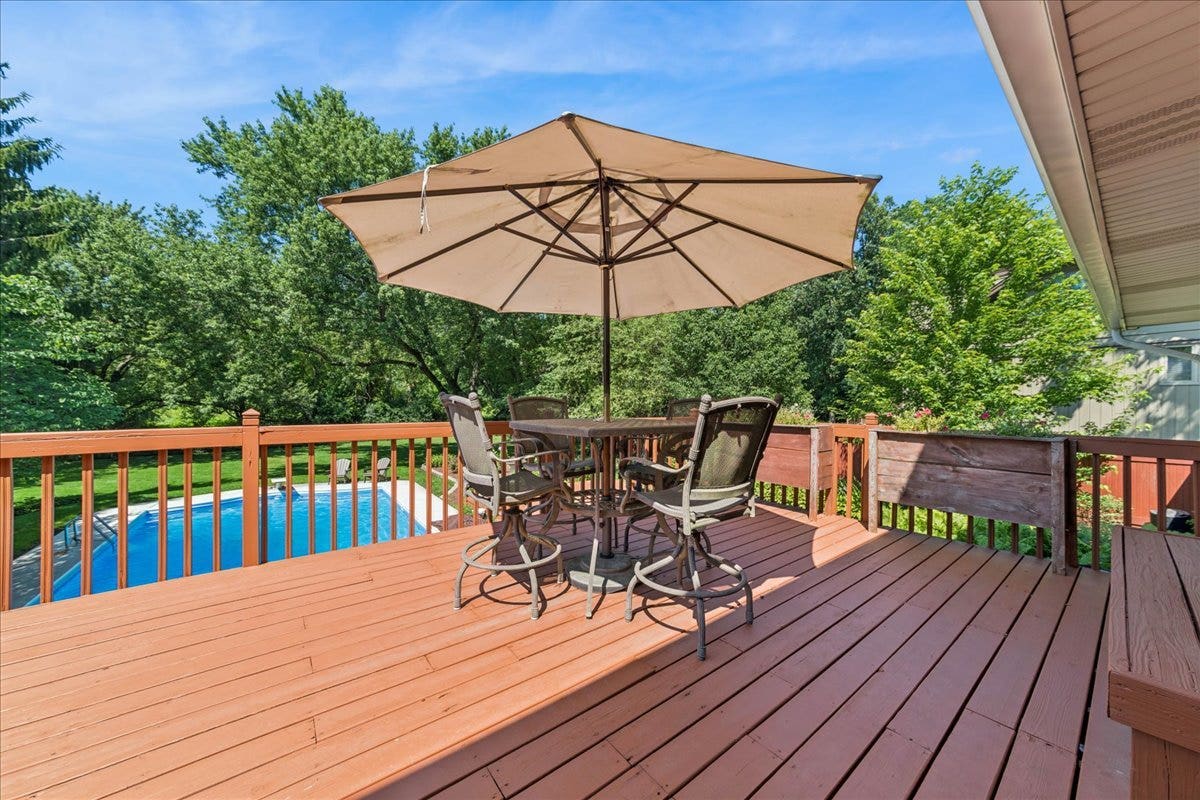 2244 Country Knoll Lane, Elgin, IL 60123 2244 Country Knoll Lane, Elgin, IL 60123