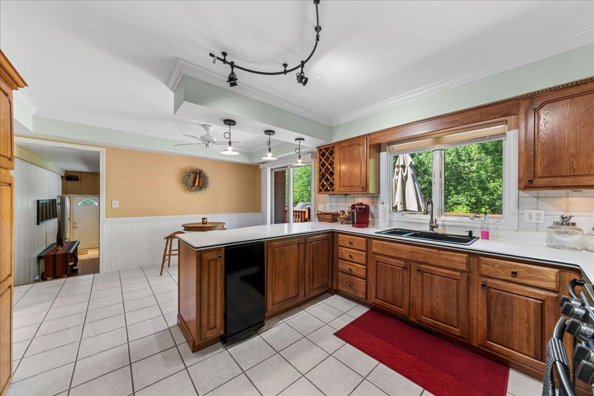 2244 Country Knoll Lane, Elgin, IL 60123 2244 Country Knoll Lane, Elgin, IL 60123