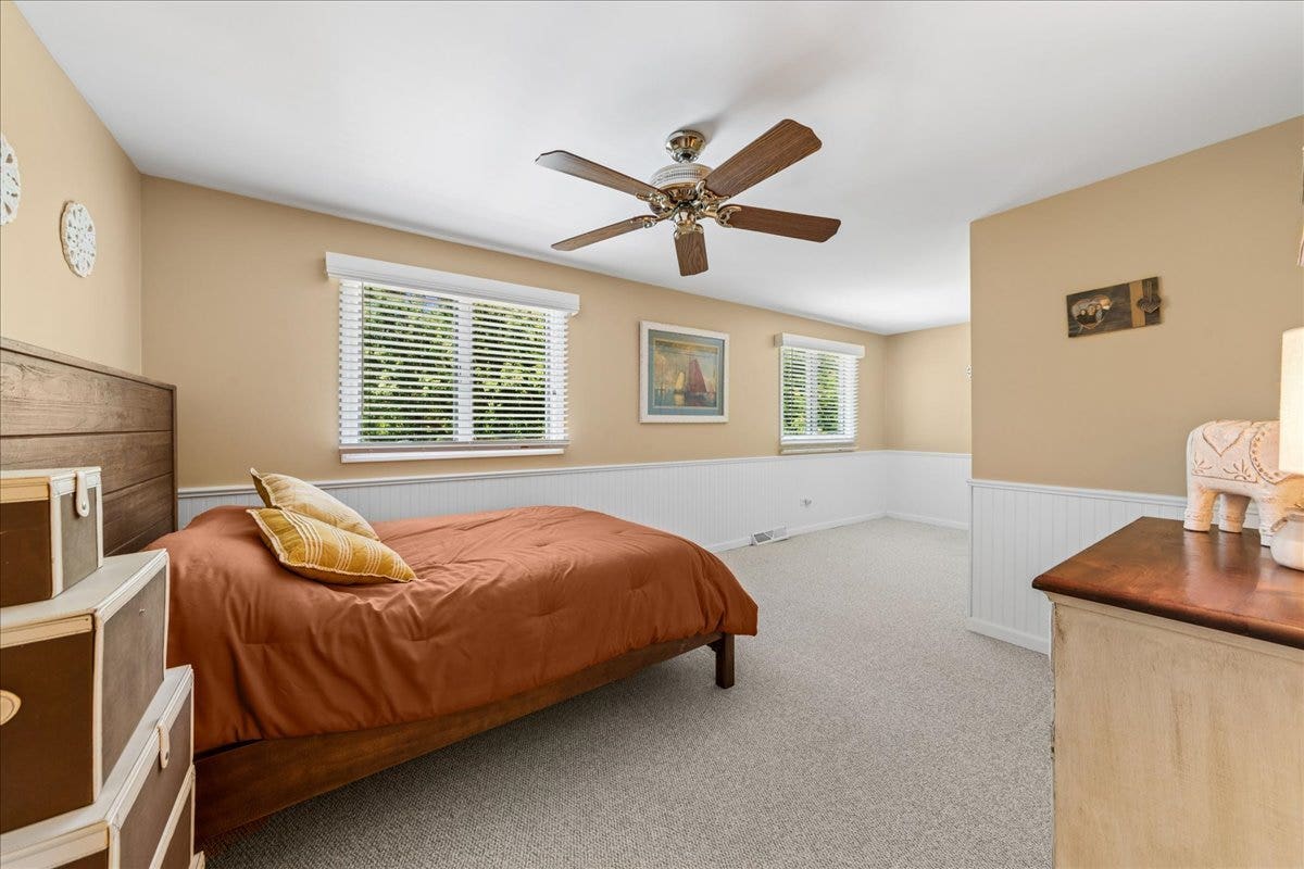 2244 Country Knoll Lane, Elgin, IL 60123 2244 Country Knoll Lane, Elgin, IL 60123