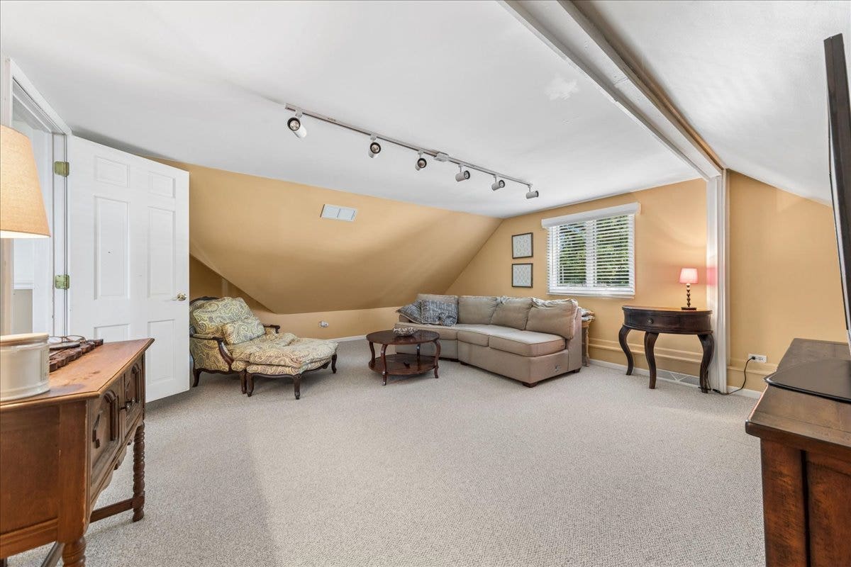 2244 Country Knoll Lane, Elgin, IL 60123 2244 Country Knoll Lane, Elgin, IL 60123