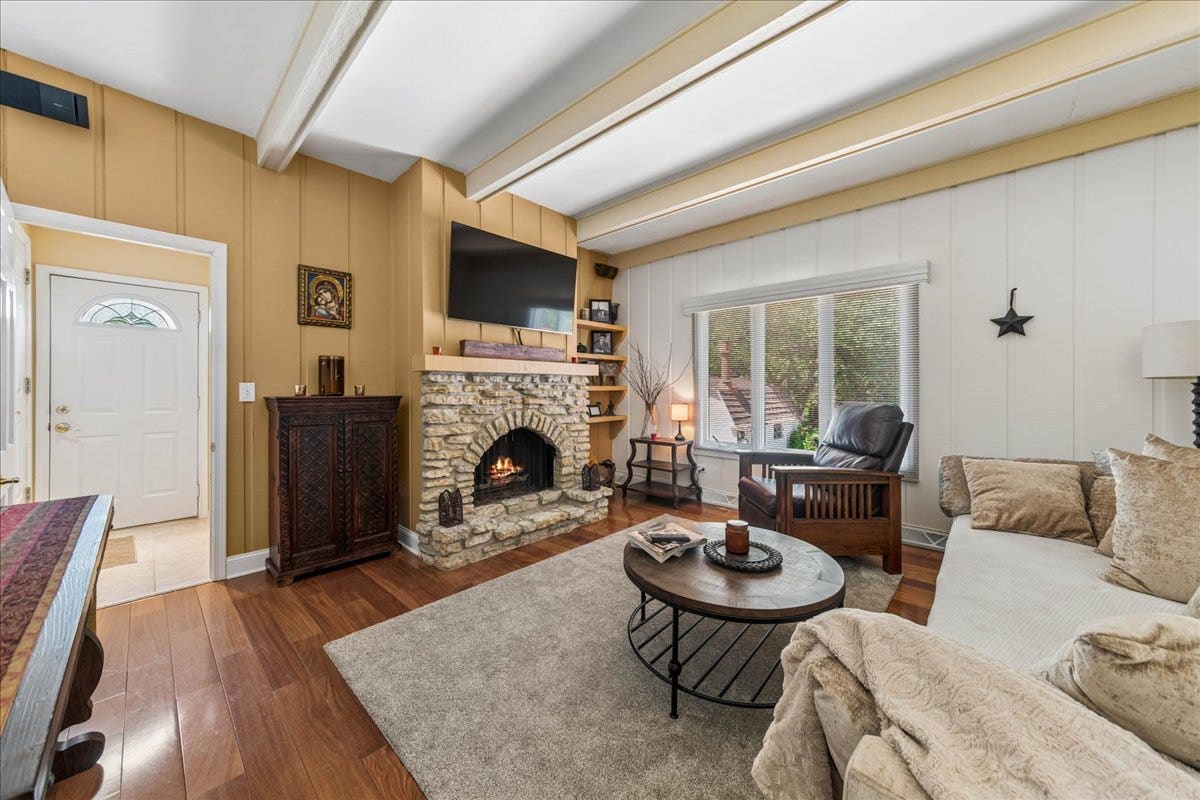 2244 Country Knoll Lane, Elgin, IL 60123 2244 Country Knoll Lane, Elgin, IL 60123