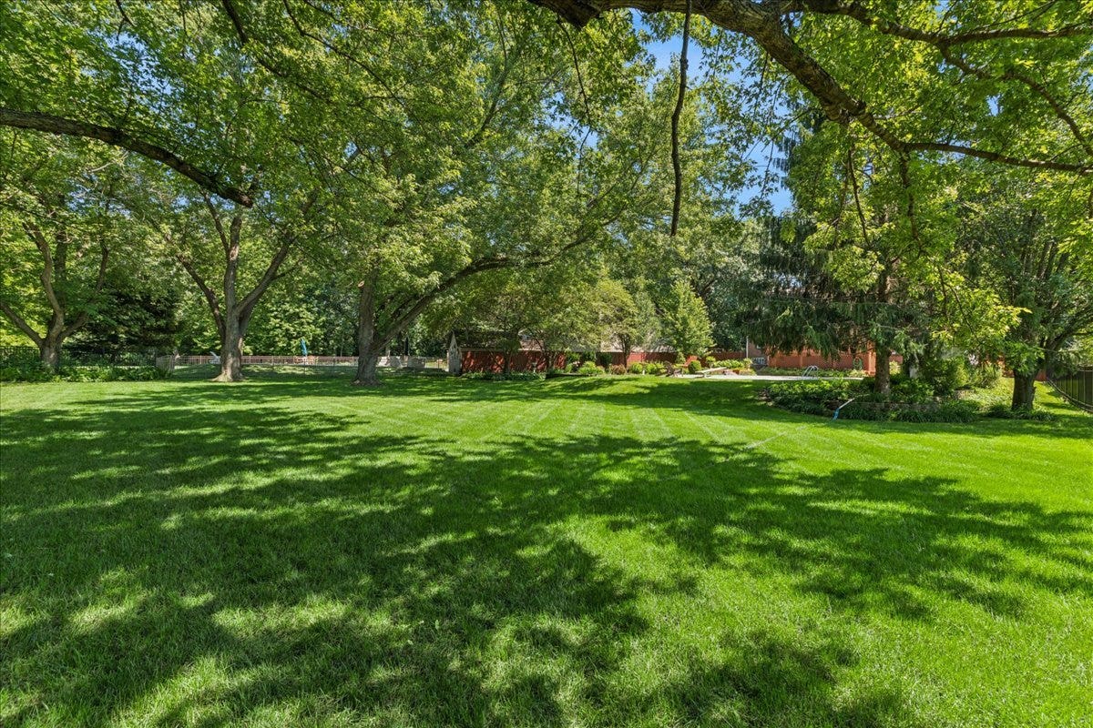2244 Country Knoll Lane, Elgin, IL 60123 2244 Country Knoll Lane, Elgin, IL 60123