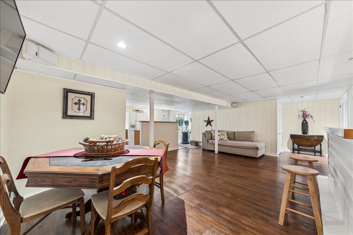 2244 Country Knoll Lane, Elgin, IL 60123 2244 Country Knoll Lane, Elgin, IL 60123