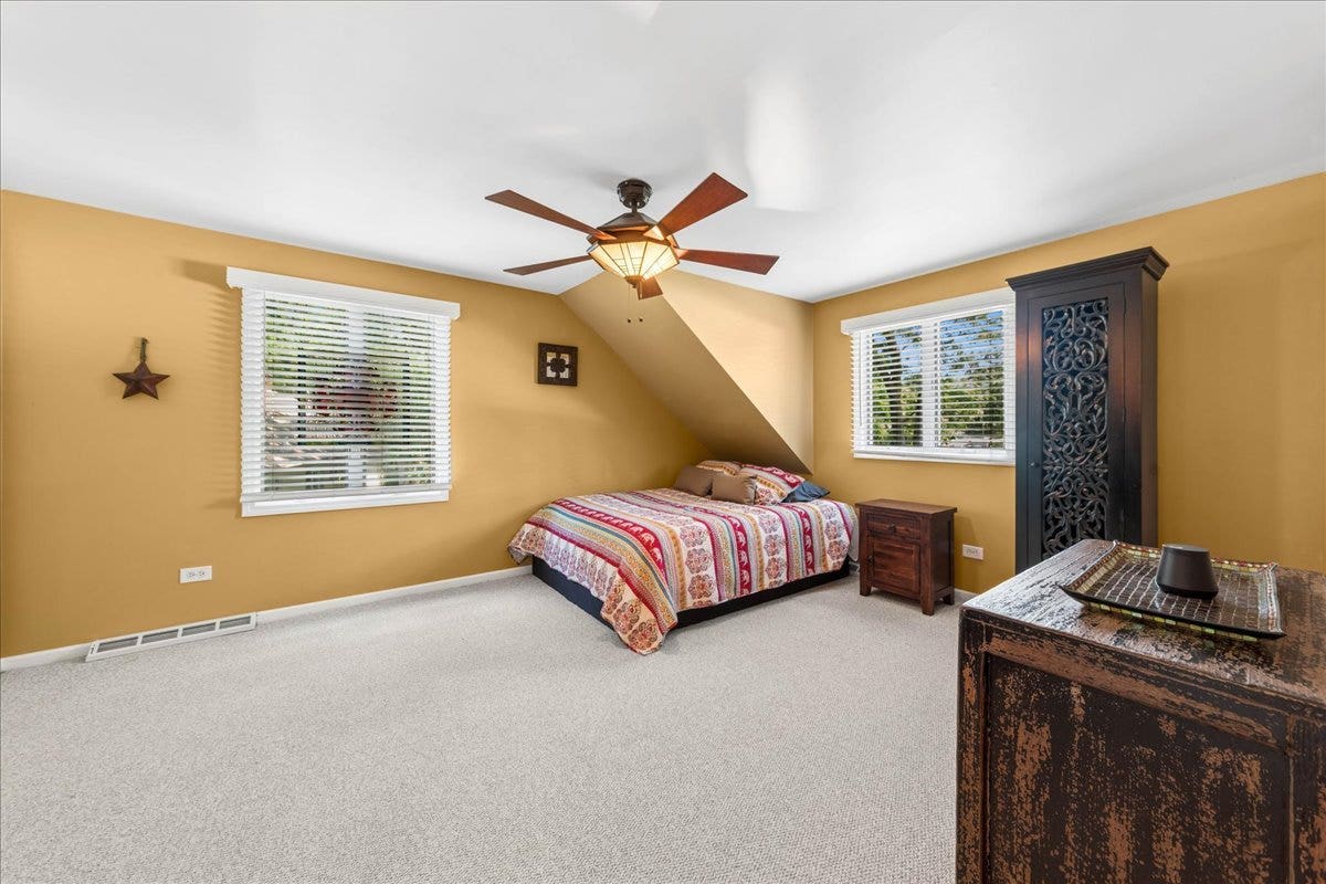 2244 Country Knoll Lane, Elgin, IL 60123 2244 Country Knoll Lane, Elgin, IL 60123