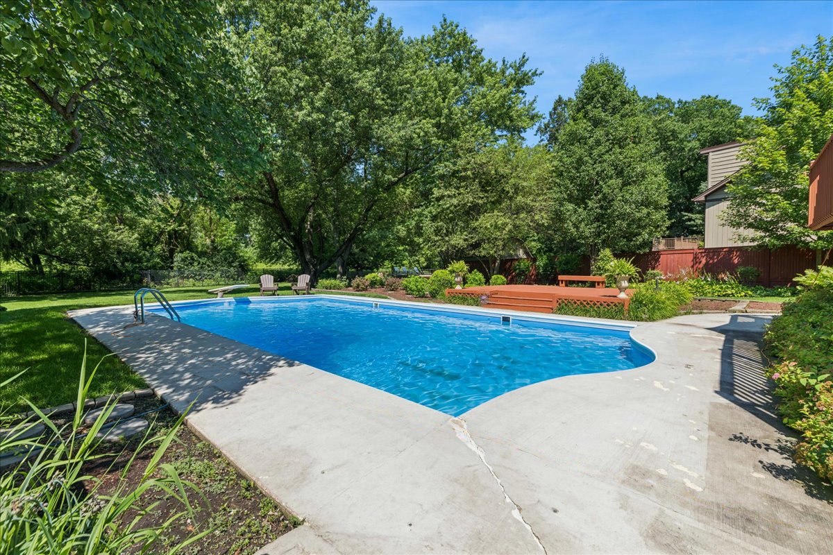 2244 Country Knoll Lane, Elgin, IL 60123 2244 Country Knoll Lane, Elgin, IL 60123