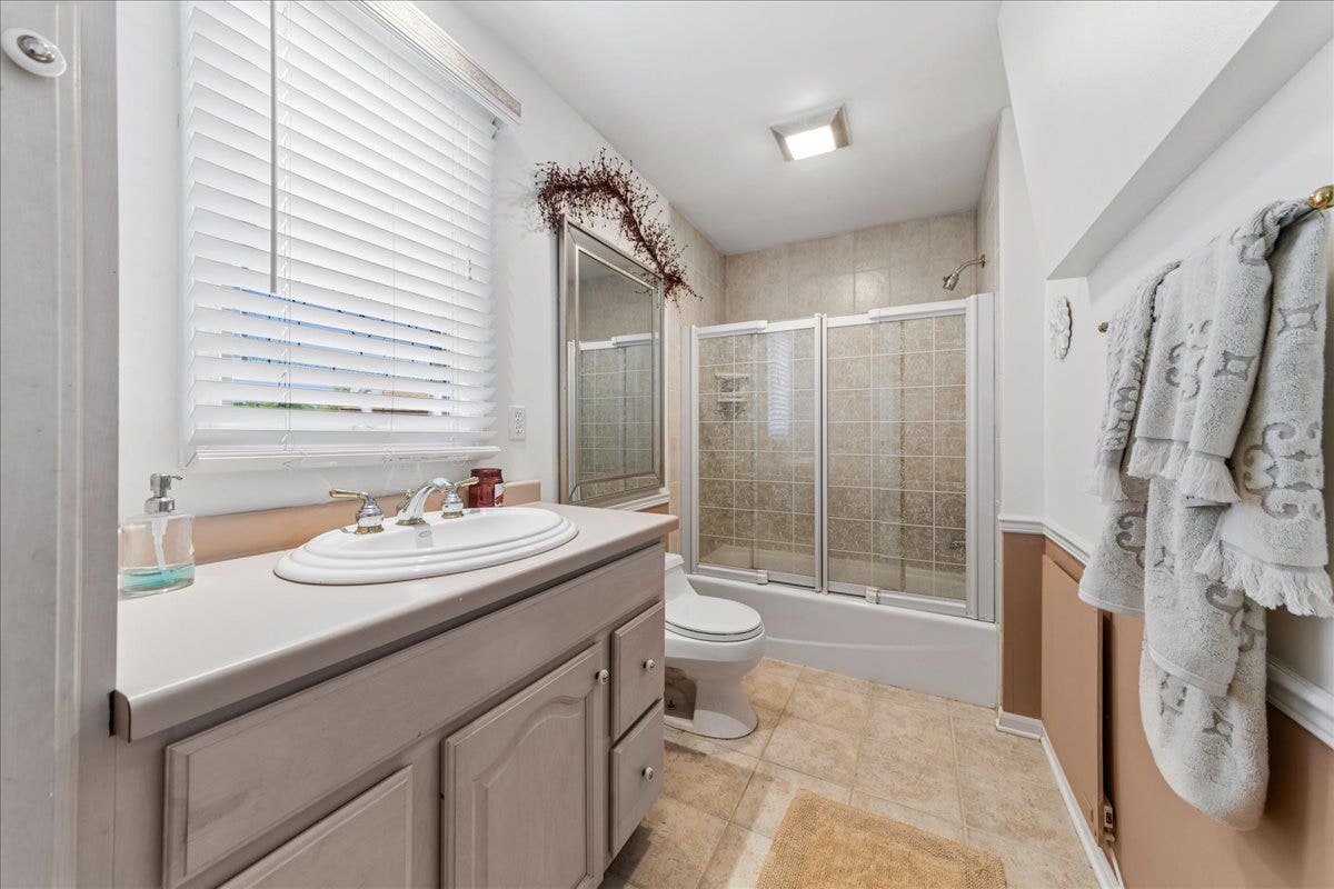 2244 Country Knoll Lane, Elgin, IL 60123 2244 Country Knoll Lane, Elgin, IL 60123