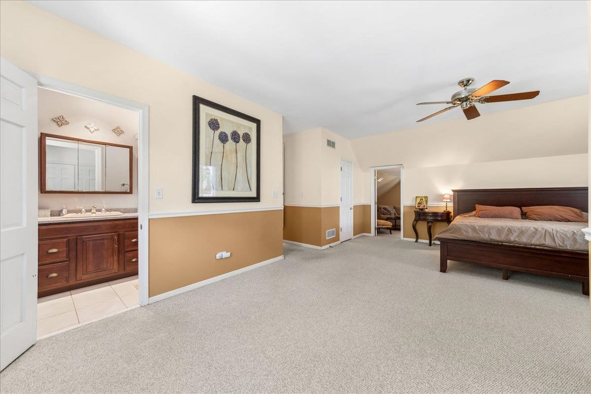 2244 Country Knoll Lane, Elgin, IL 60123 2244 Country Knoll Lane, Elgin, IL 60123