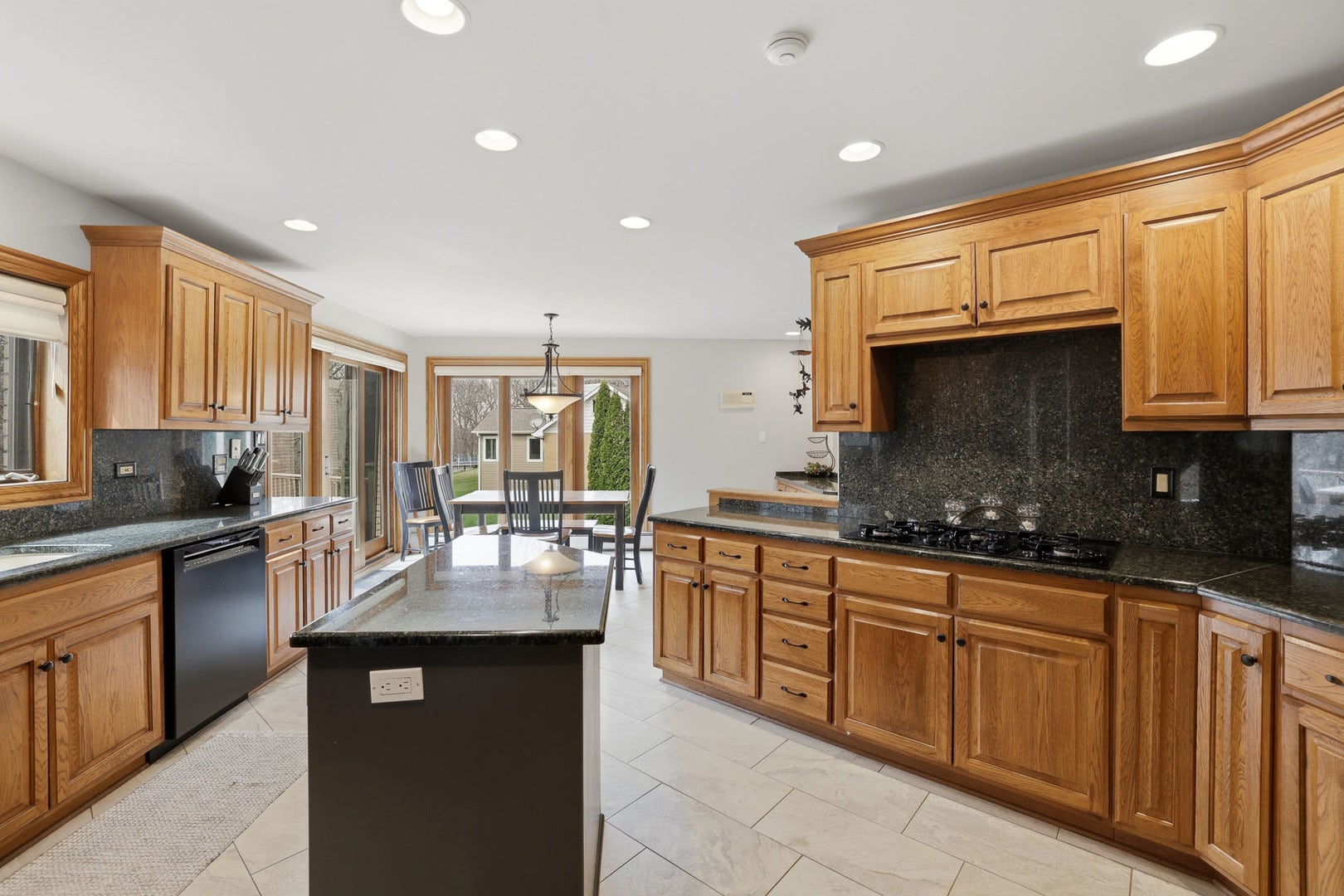33 W Eureka Avenue, Lemont, IL 60439 33 W Eureka Avenue, Lemont, IL 60439