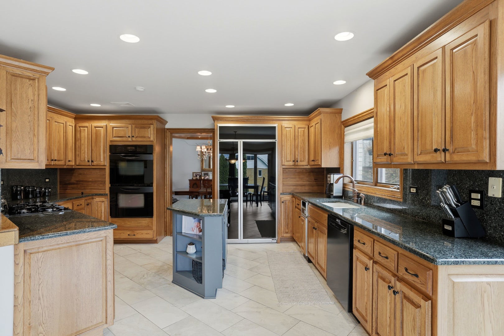 33 W Eureka Avenue, Lemont, IL 60439 33 W Eureka Avenue, Lemont, IL 60439