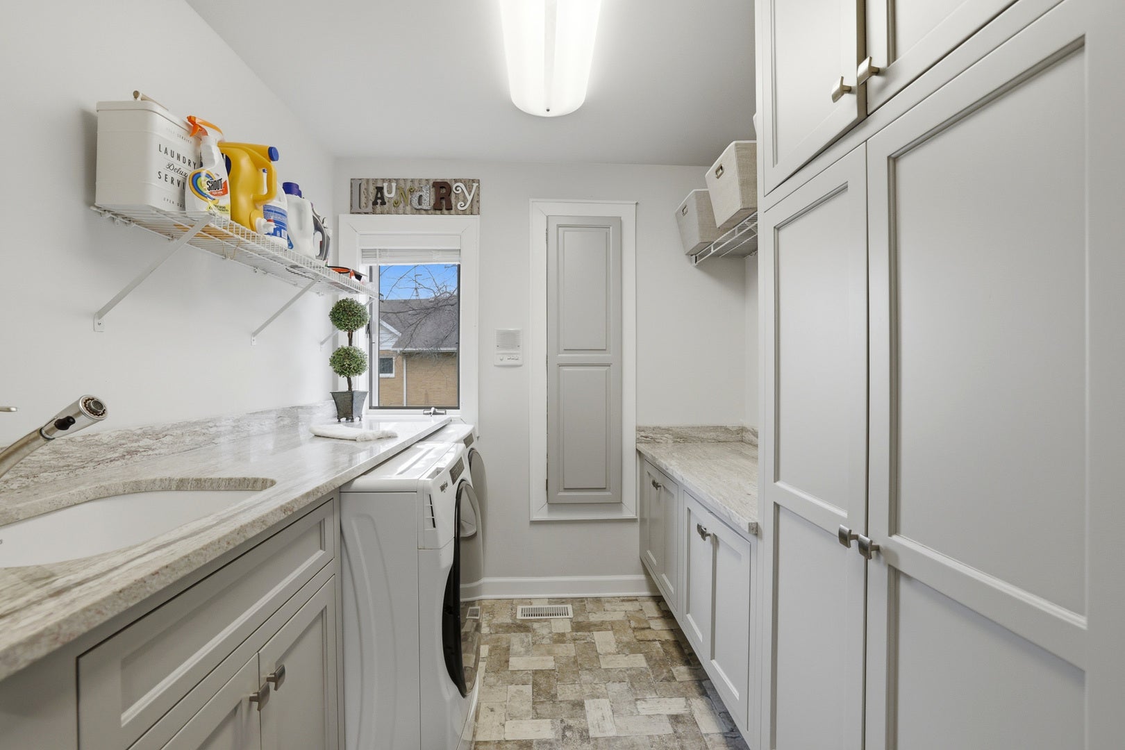 33 W Eureka Avenue, Lemont, IL 60439 33 W Eureka Avenue, Lemont, IL 60439