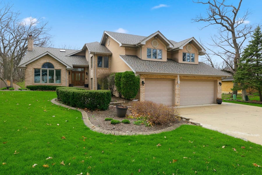 Property photo for 33 W Eureka Avenue, Lemont, IL