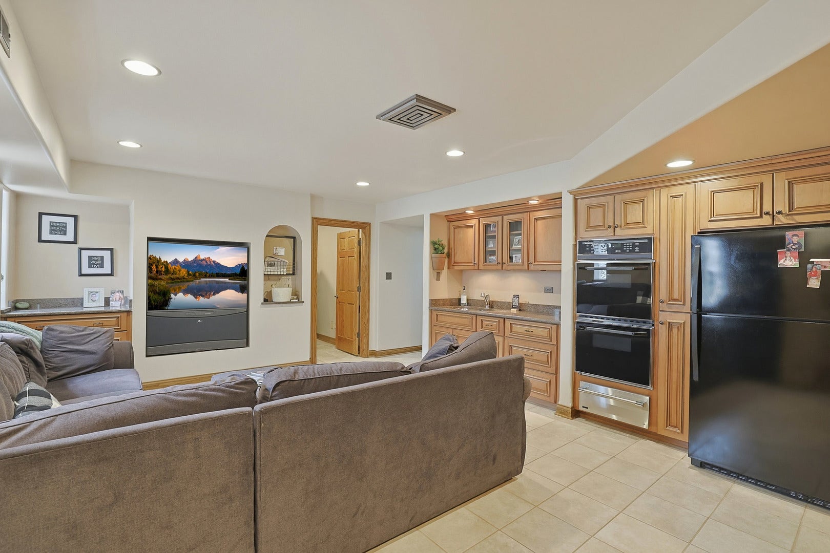 33 W Eureka Avenue, Lemont, IL 60439 33 W Eureka Avenue, Lemont, IL 60439