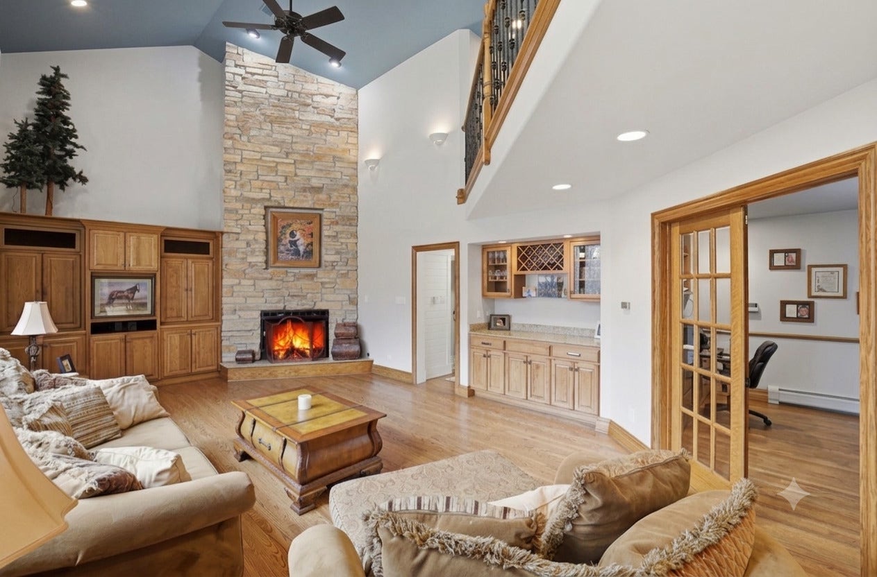 33 W Eureka Avenue, Lemont, IL 60439 33 W Eureka Avenue, Lemont, IL 60439