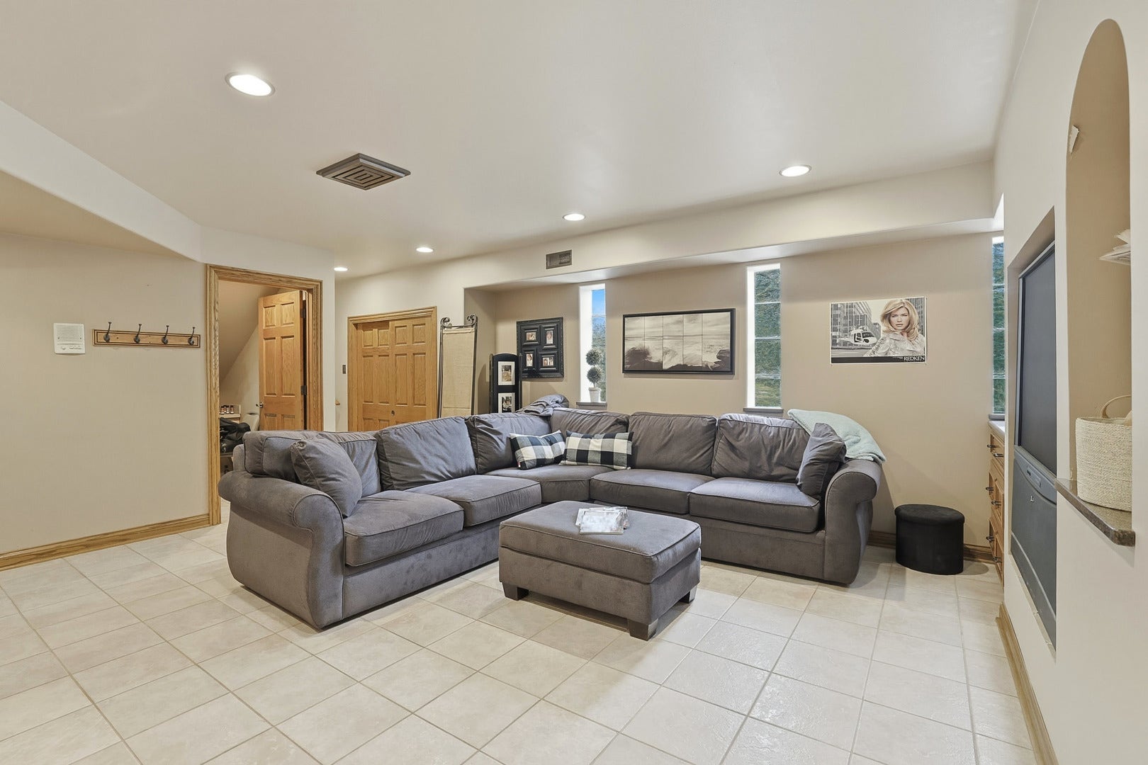 33 W Eureka Avenue, Lemont, IL 60439 33 W Eureka Avenue, Lemont, IL 60439