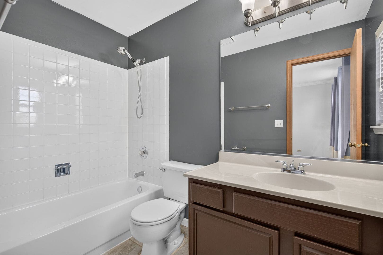 667 Harvest Drive, Bolingbrook, IL 60490 667 Harvest Drive, Bolingbrook, IL 60490