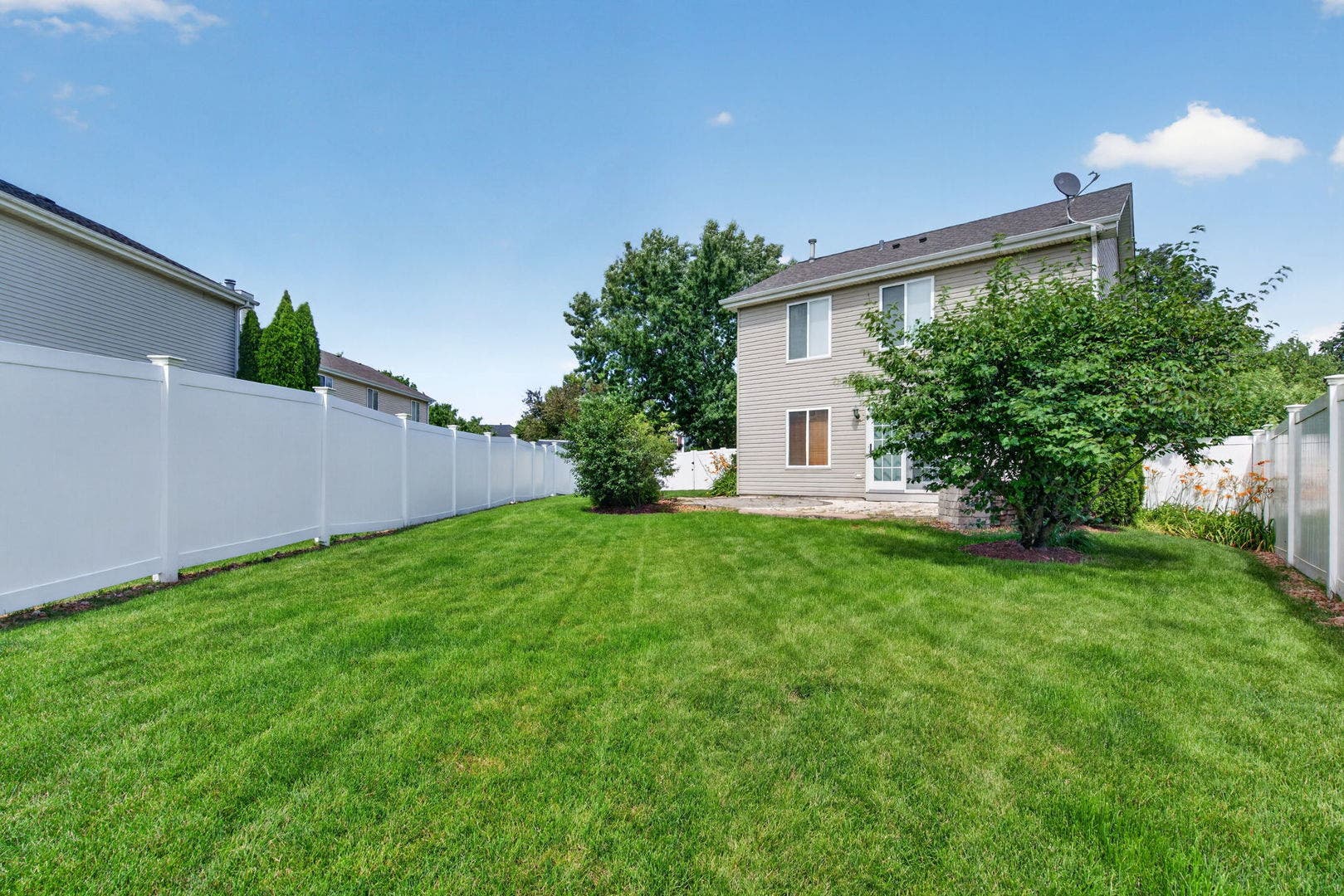 667 Harvest Drive, Bolingbrook, IL 60490 667 Harvest Drive, Bolingbrook, IL 60490